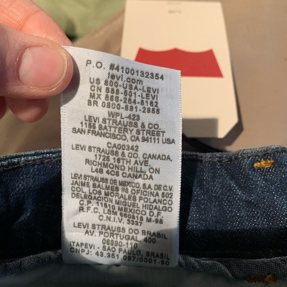 New Women’s Levi’s 5 pocket, flare jeans Size 8 M - Picture 4 of 7